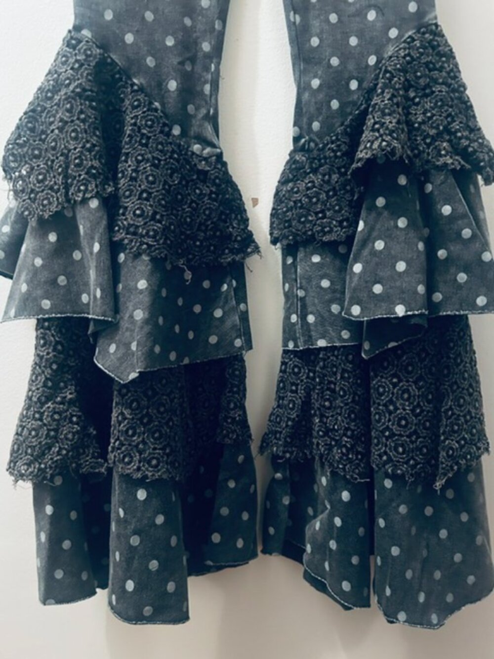 A Rare Bird Bold Black Polka Dot Tiered Ruffle Soft Stretchy Pocket Leggings NWT - Picture 8 of 16
